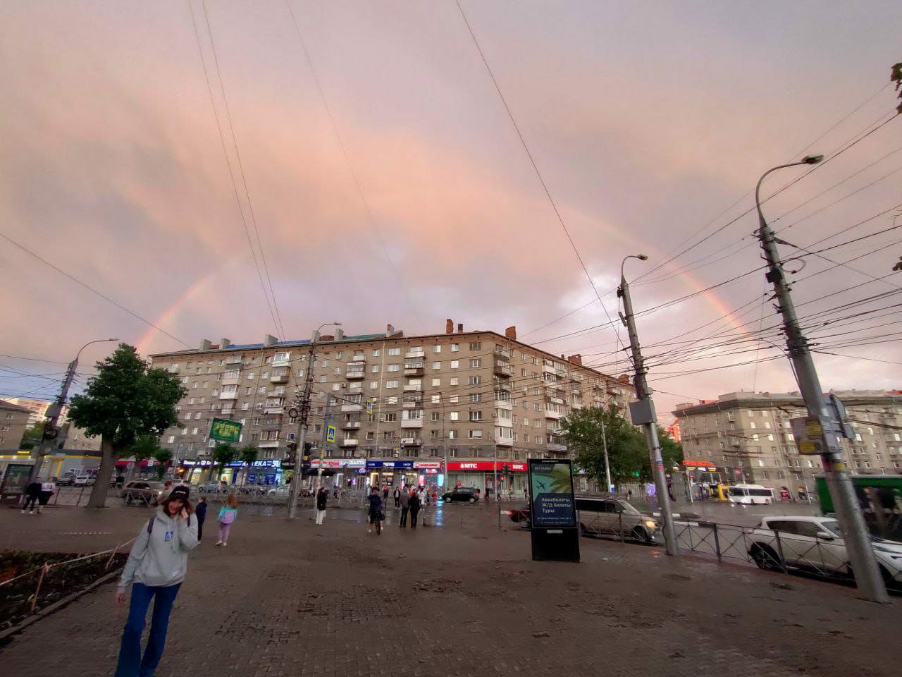Фото Жители Новосибирска делятся фото двойной радуги после дождя 21 июня 2